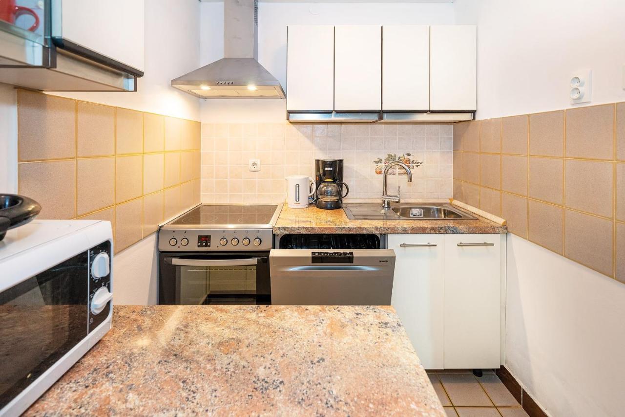 Apartments Jurina Кърк Екстериор снимка
