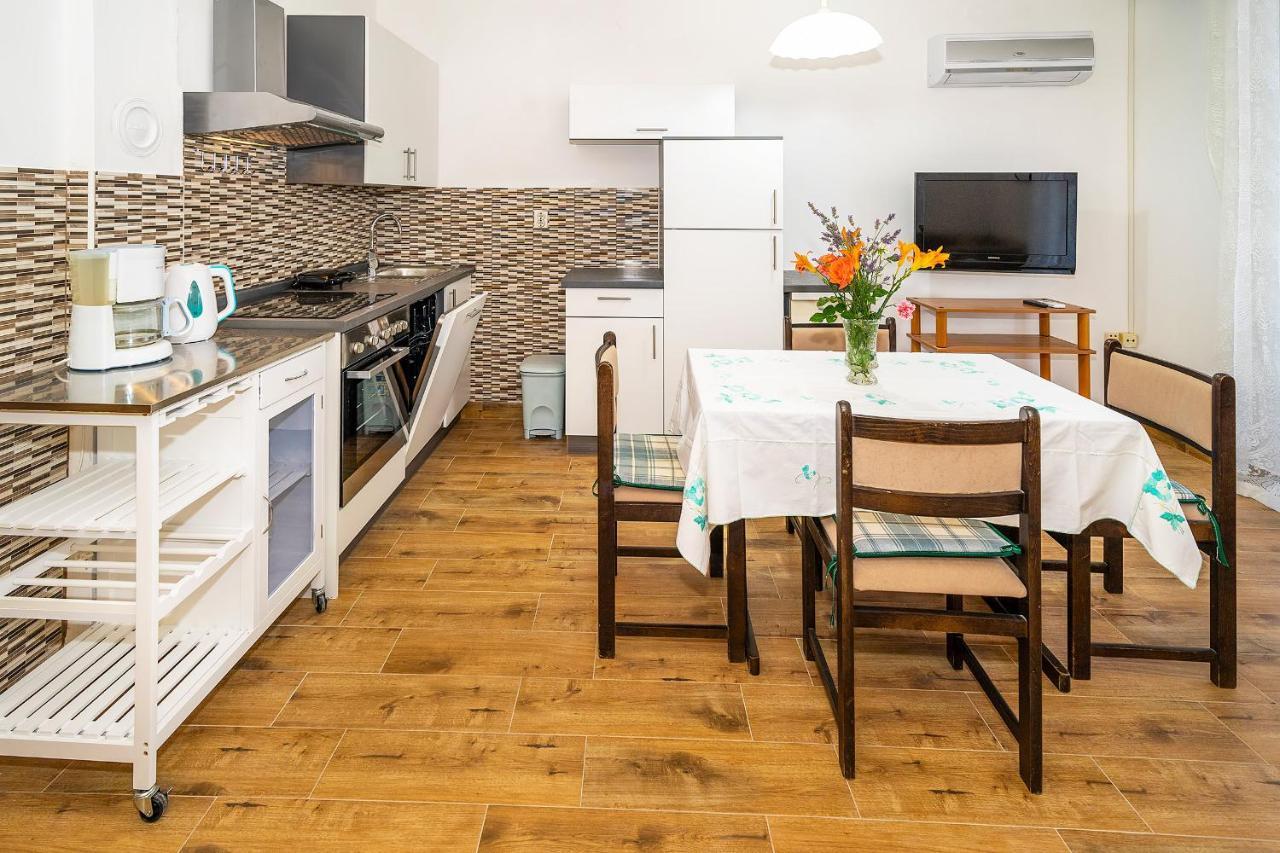 Apartments Jurina Кърк Екстериор снимка